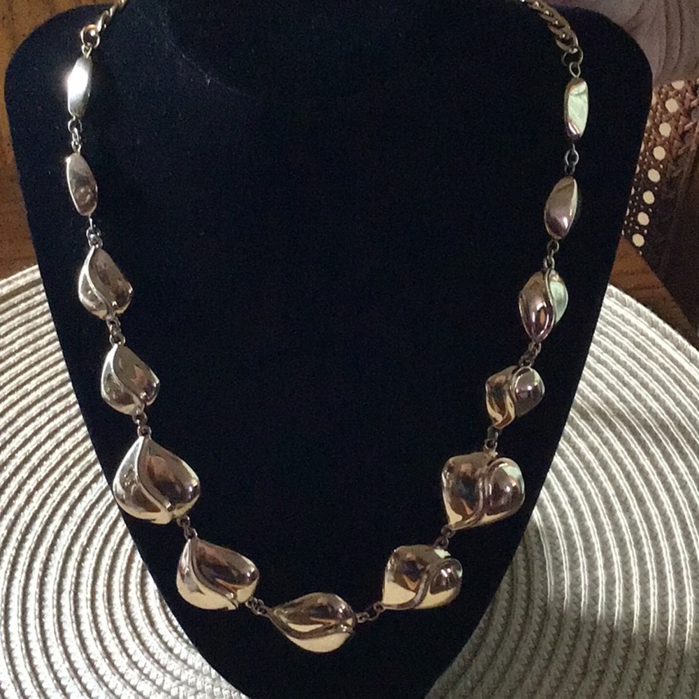 Necklace gold long 29” chain great over sweater ❤️ pretty-designs good …
